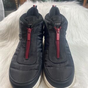 Tommy Hilfiger sneakers black with red zip closure PRE-OWNED
